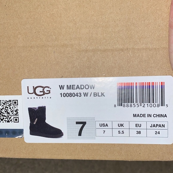 UGG Women’s Meadow buckle fold over boot in Black size 7 - Picture 9 of 9